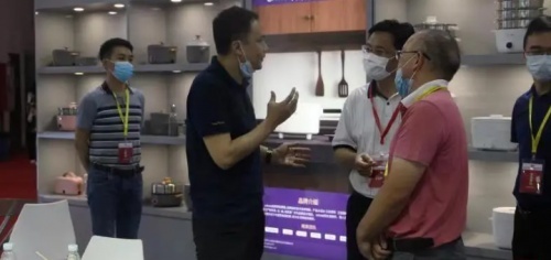 伟星集成灶亮相第30届中国家电交易会